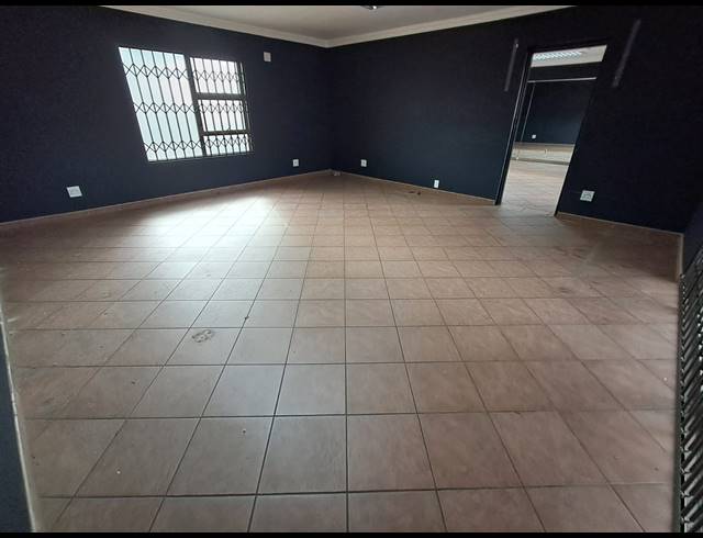 150M² OFFICE TO LET IN THREE RIVERS